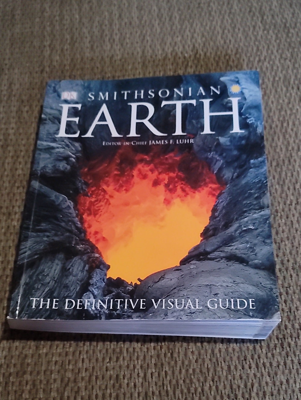 Smithsonian Earth: The Definitive Visual Guide - Volcanic Soft Cover